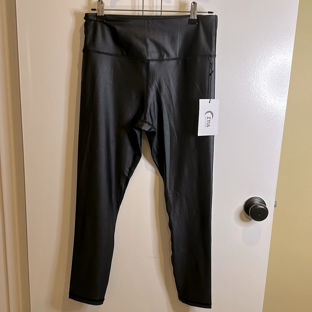 NEW ZYIA Black metallic leggings size 8-10